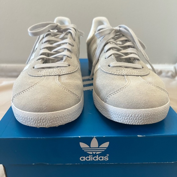 Adidas Originals Men's Grey GAZELLE Sneakers (suede material) - Picture 3 of 4